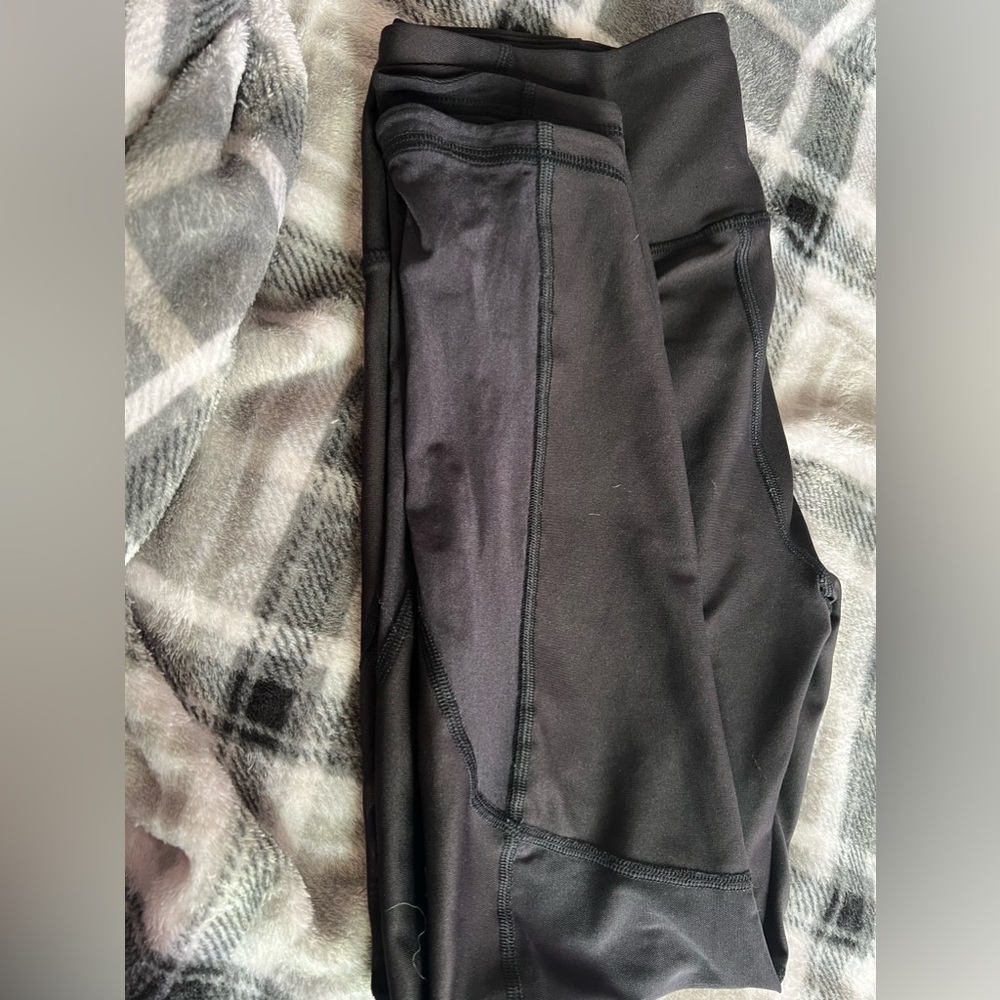 Black Compression Underarmour Capri Leggings